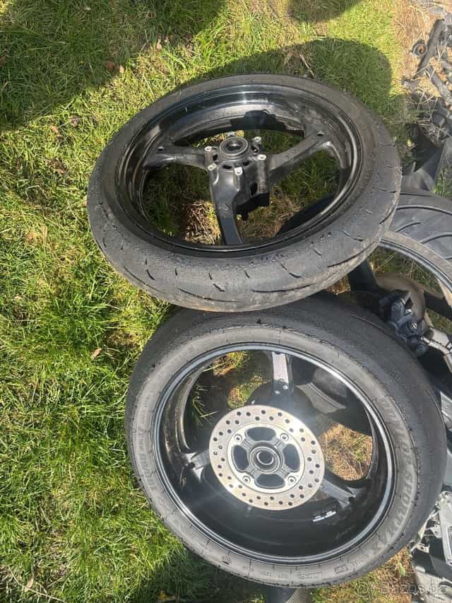 Predni a zadni kolo na Honda CBR 1000RR Fireblade 04-07 SC57