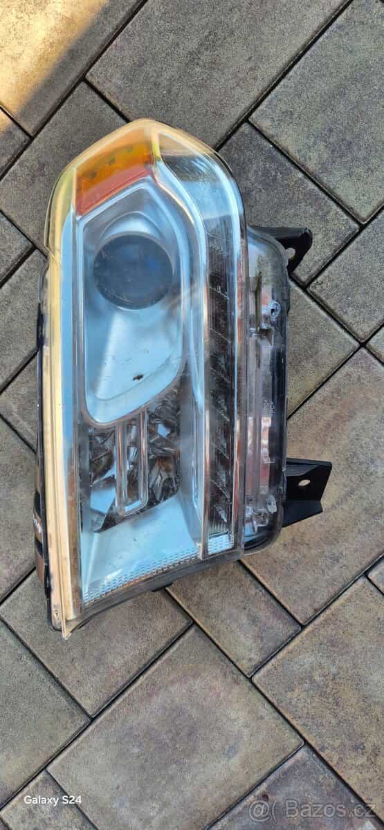Prodám na Dodge Durango LP světlo poškozené