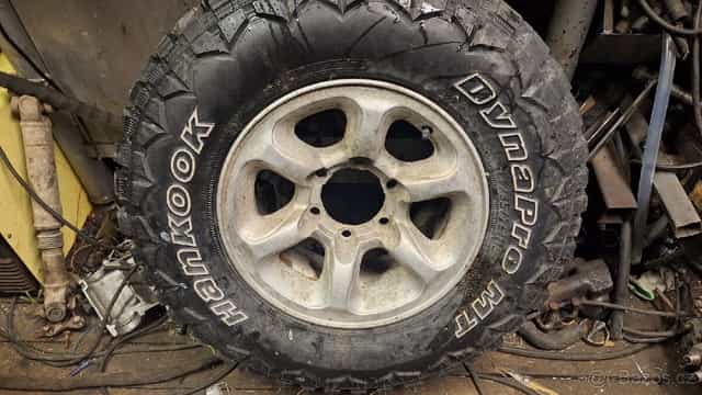 Rezervní kolo Mitsubishi Pajero