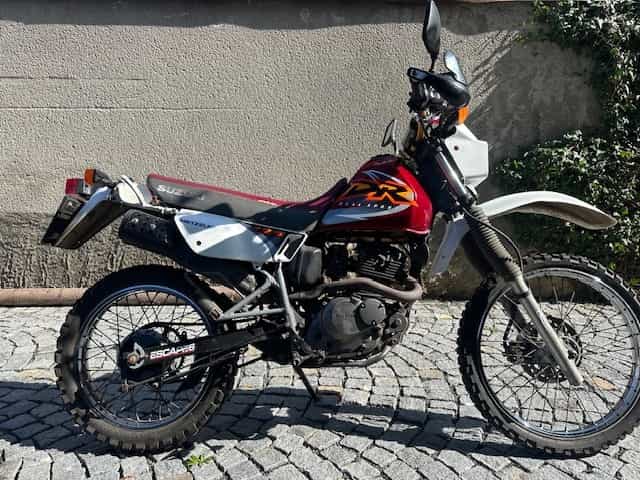 Suzuki DR 125