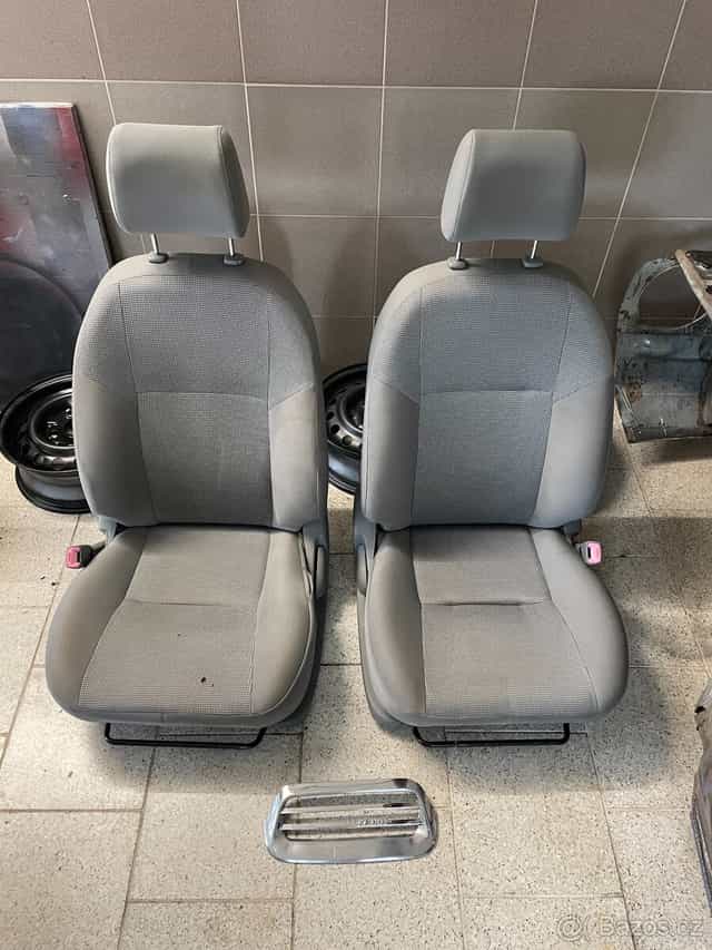 Sedadla Toyota Hilux 2010
