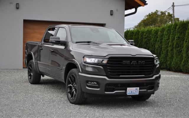 LARAMIE NIGHT PREMIUM 2025 3.0 Twin Turbo 420 KM