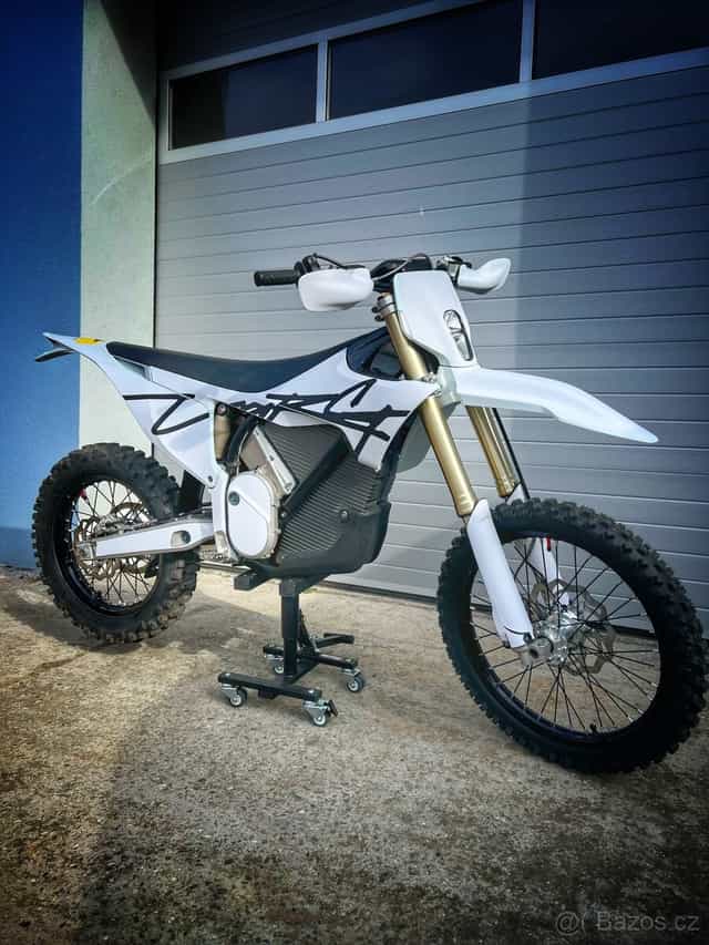Půjčovna elektro motocyklů Stark Varg Surron EridePro