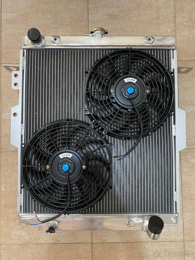 CELOHLINÍKOVÝ CHLADIČ TOYOTA LAND CRUISER HDJ/HZJ 78, 79 4,2