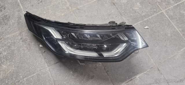 Prave predni svetlo land rover discovery V L462