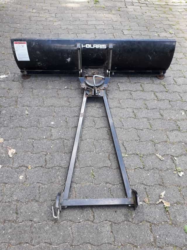 Sněhová radlice na čtyřkolku Polaris