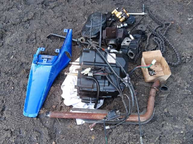 Prodám pitbike 125cm.Na opravu a nebo na díly