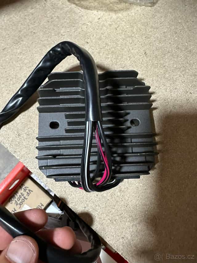 Regulátor dobíjení Suzuki GSX 1300 B-King