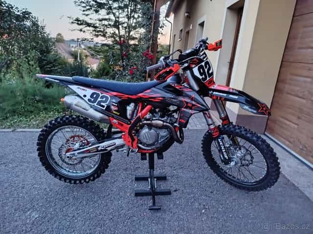KTM 450 SX-F 2022 76 mh + nové díly