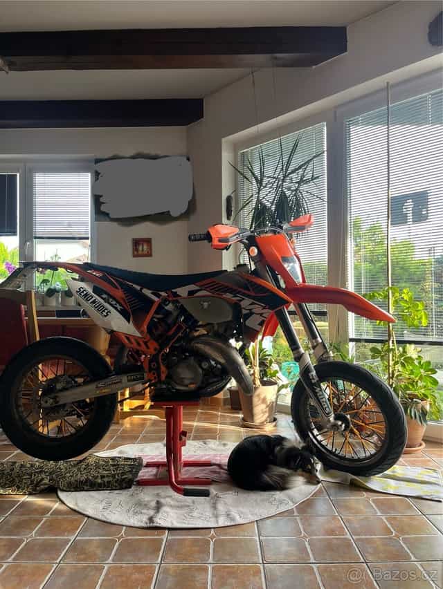 Poptávám koleno výfuku