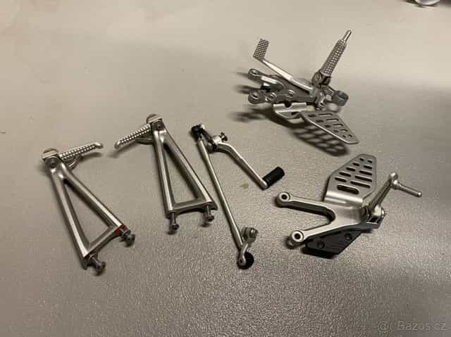 Prodám stupačky na Yamaha R6 08-16, přední i zadní, nové