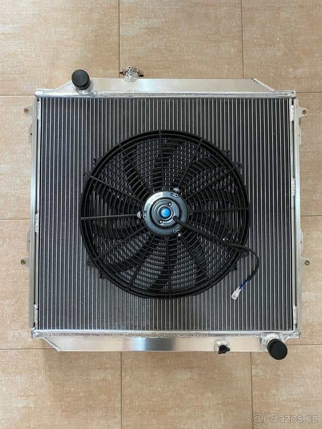 CELOHLINÍKOVÝ CHLADIČ TOYOTA LAND CRUISER KZJ90/KZJ95