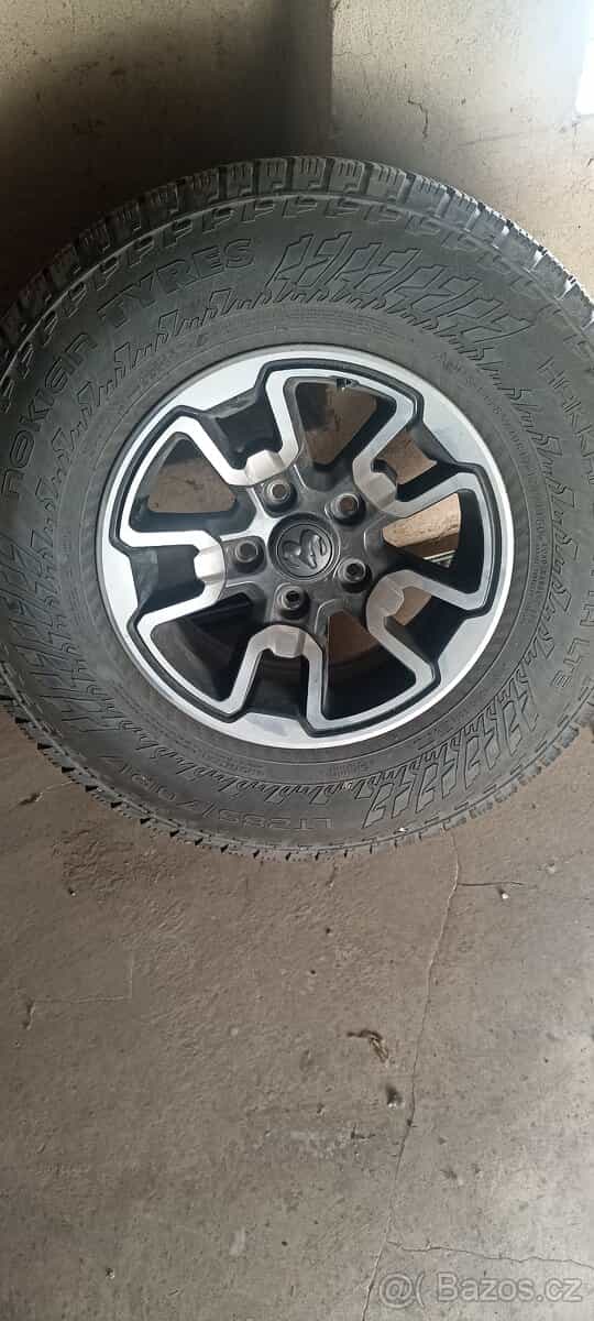 Sada kol Dodge RAM 1500 – disky 17"Mopar + Nokian Hakkapeli