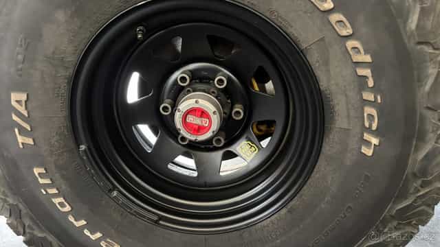 Kola Nissan Patrol , pneu BFG 35 (5kusů)