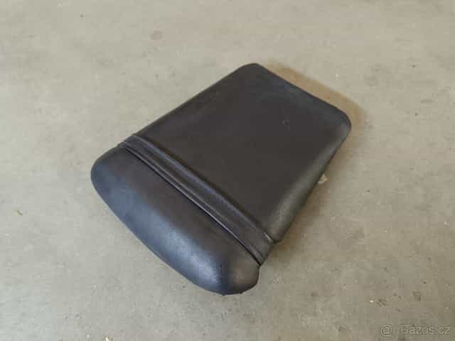 Yamaha R1 zadní sedlo 03