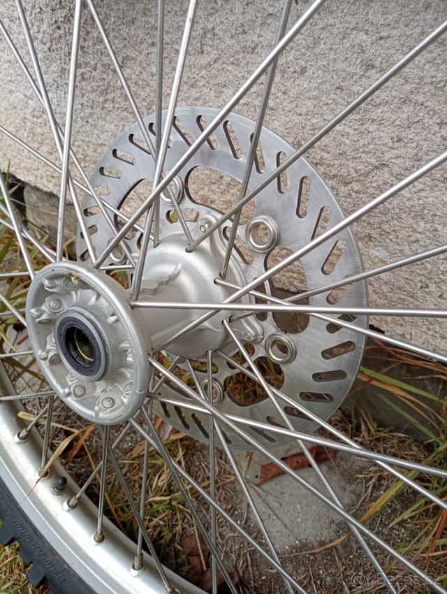 Přední brzdový kotouč na Kawasaki KX 125 03-08