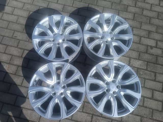 246. Originál kola Land Rover Evoque R18