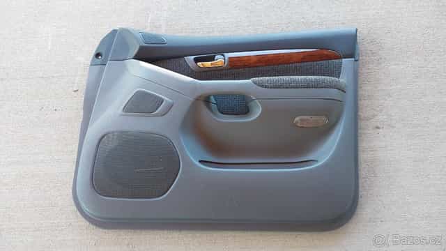 Toyota LC 120 – Polstrování dveří pravé přední 5dv