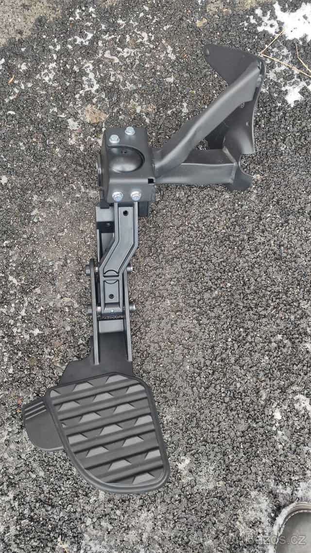 Dodge Ram 1500 stupačka