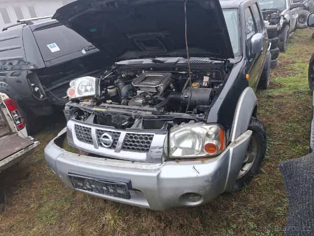 Nissan navara D22 MOTOR YD25..DÍLY