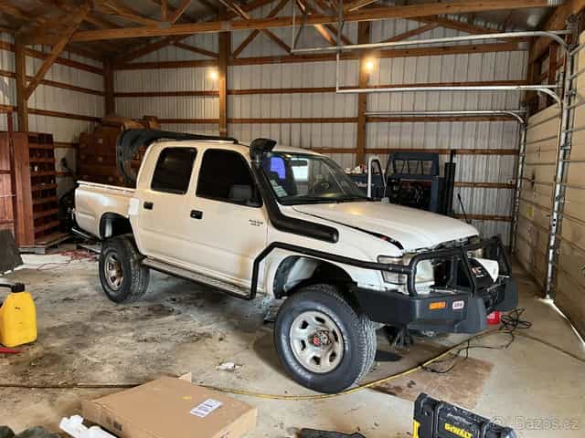 Toyota HI-LUX 3,0 manuál