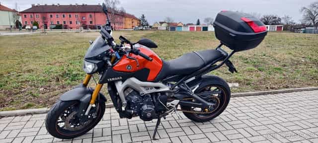 Yamaha MT-09, r. 2014 – Akrapovič, kufr, nové pneu