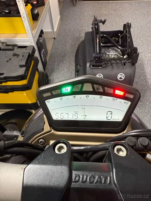 Prodám Ducati streetfighter 1098S
