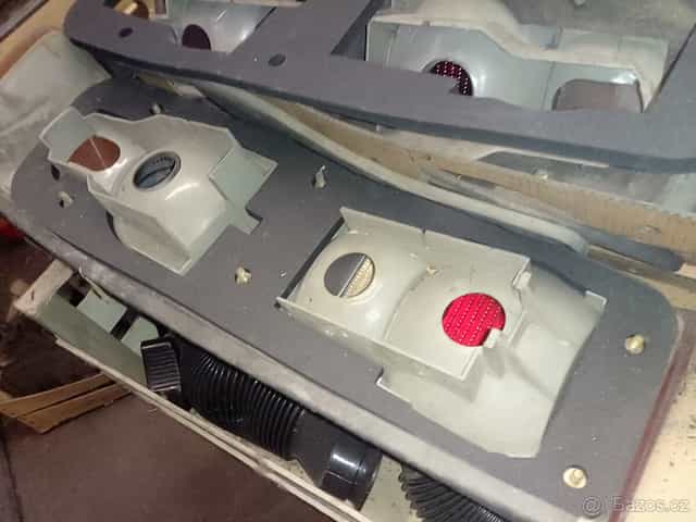 Ford Sierra těsnění pod zadní světla