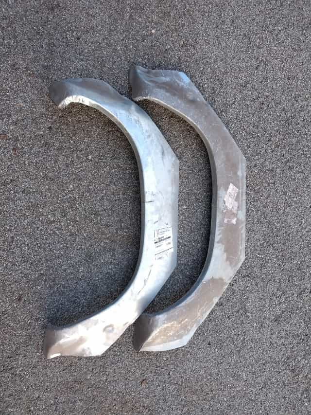 Opravné plechy zadních blatníků na Toyota Hilux 1989-1997