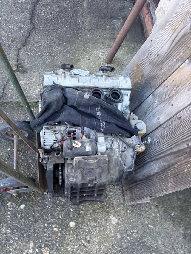 Kawasaki Zx7r motor