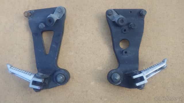 Zadní stupačky s držáky na Suzuki GSX-R 750