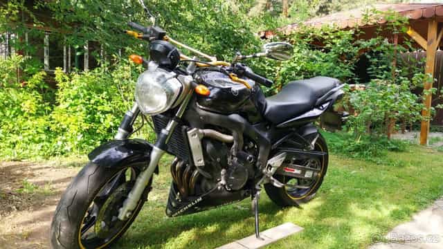 Yamaha FZ6N FAZER - AKRAPOVIČ