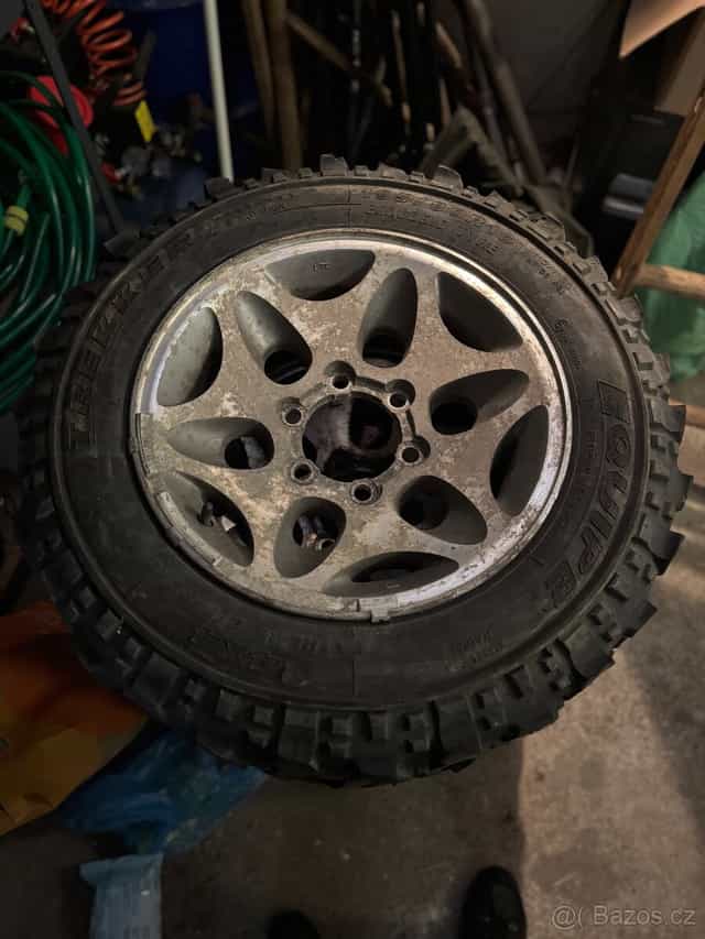 Prodám Offroad pneu s alu disky Mitsubishi l200