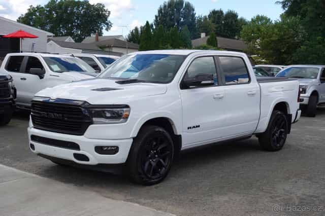 RAM 1500 Laramie 5.7L, pohon 4x4, 2022 rok
