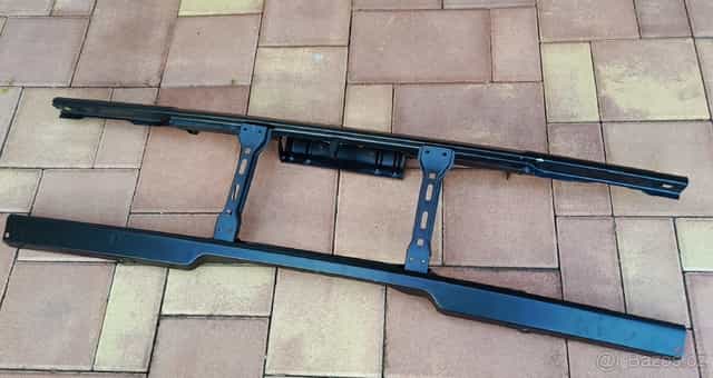 Příčka masky Suzuki Samurai.