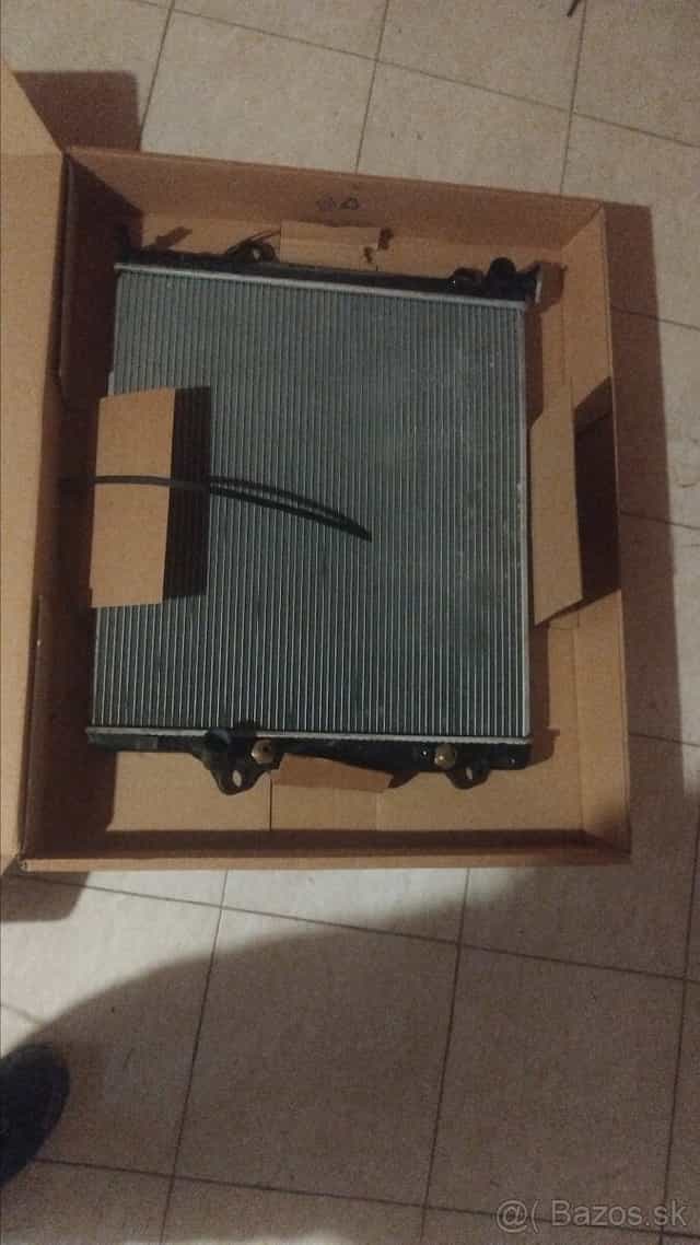 Toyota Land Cruiser 120 chladič