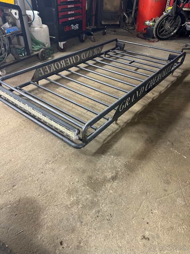 Záhradka jeep Grand cherokee wj