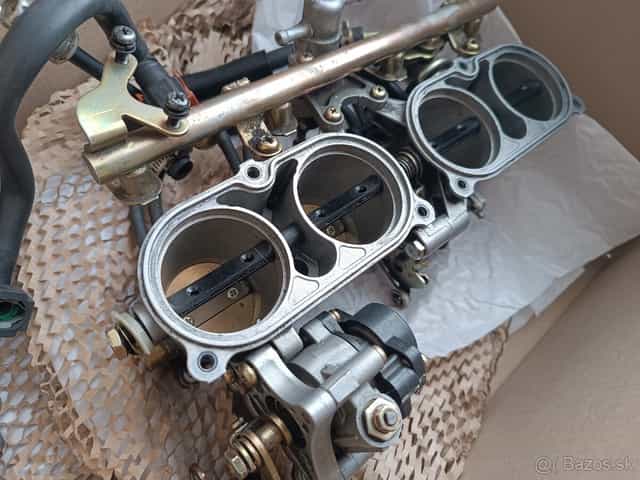 YAMAHA  R1 2006 Vstrekovacia rampa