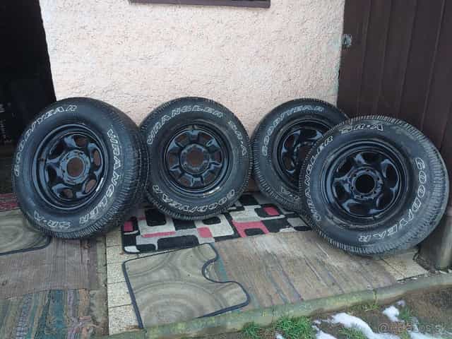 Predám pneu + disky Goodyear Wrangler SR-A 235/70 R16