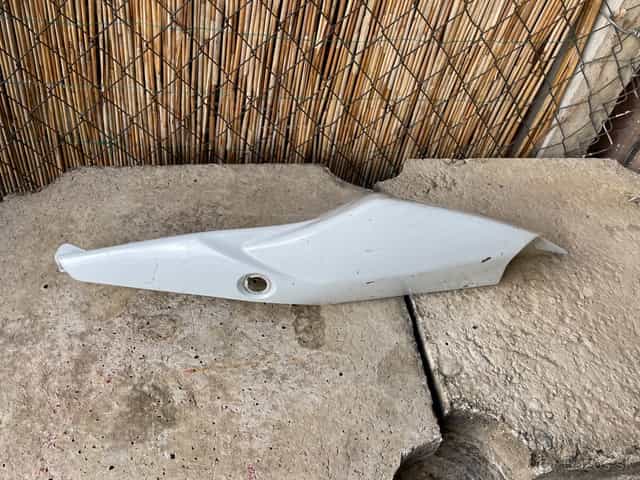 Ľavá zadná kapotáž na Suzuki GSX-R 1000 K7 K8