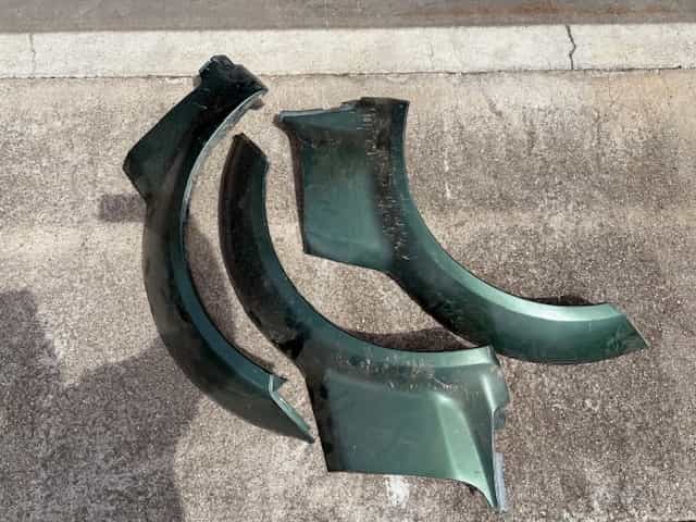 Predám plastové bočné lemy na SUZUKI Jimny