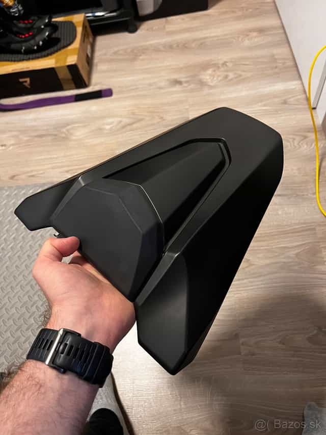 Honda cb650r(2025) krytka zadného sedadla