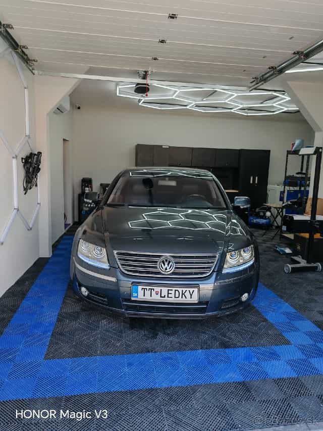 VW Phaeton 4.2 V8 6000€