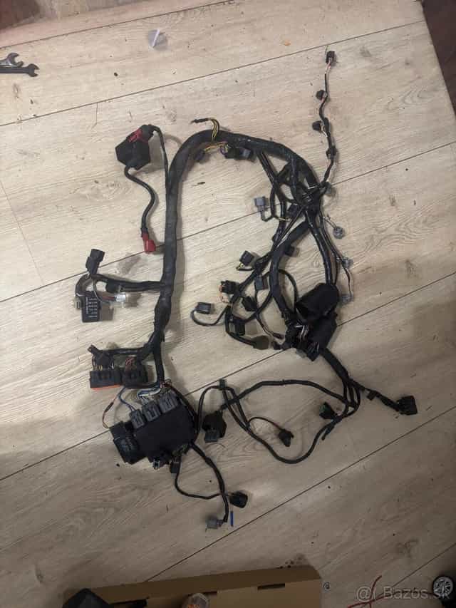Elektricky svazek a podsedadlovy ram na Kawasaki Zx6R 09-12