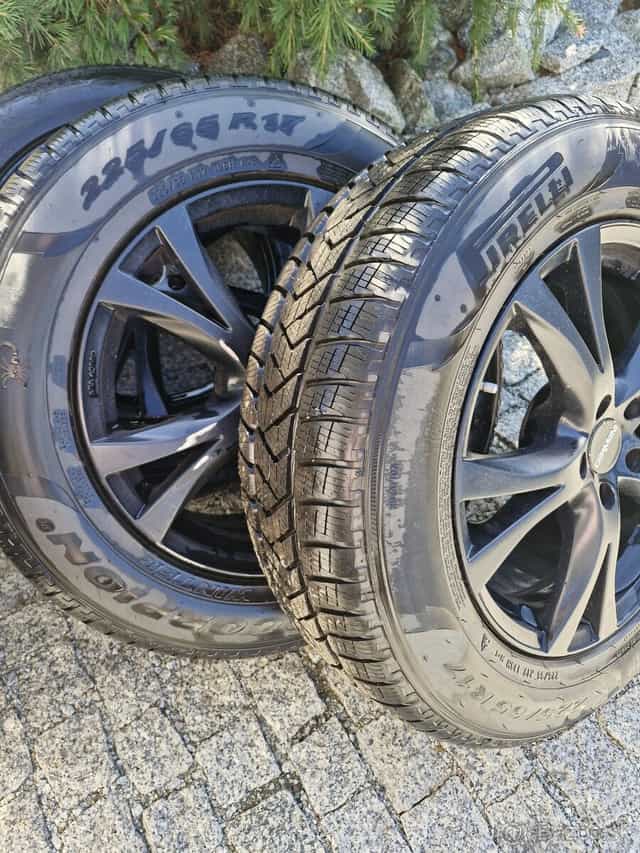 Range Rover Evoque alu disky,nové zimné pneu