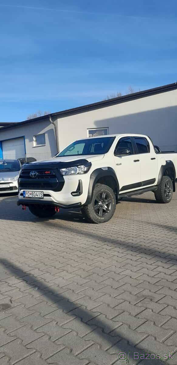 Toyota hilux 2,8  150kw