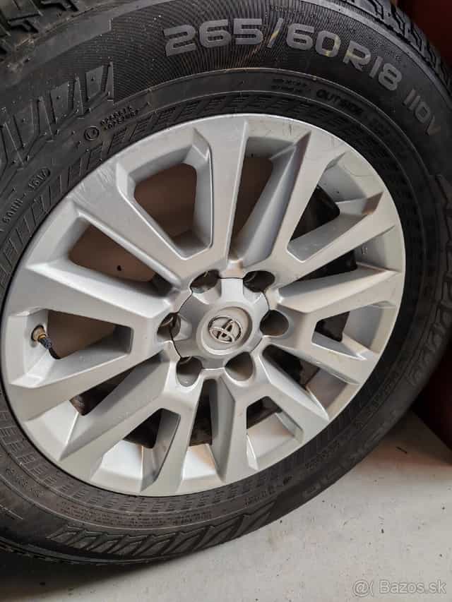 Disky plus pneu Toyota Land Cruiser Hilux