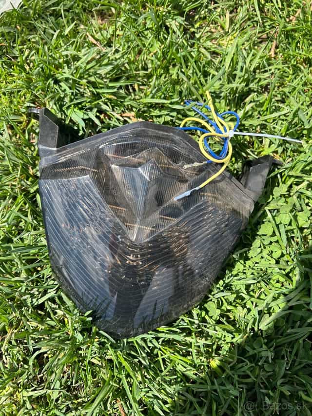 zadné svetlo Kawasaki ZX1000R s integrovanými smerovkami