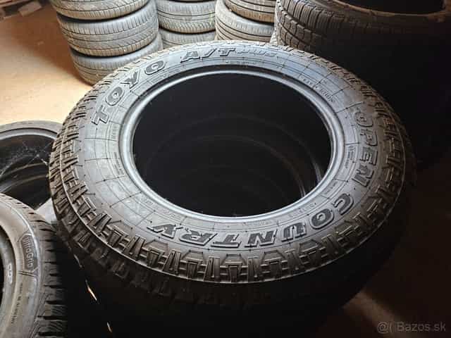 Toyo Open Country A/T Plus 255 70 R18