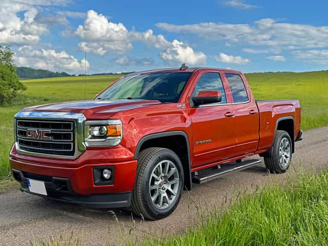 GMC SIERRA K1500 Z71 - 5.3 V8 4x4 360HP - EXKLUZIVNÍ
